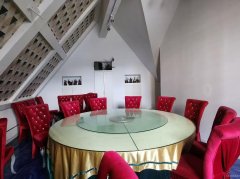 C12401位于阿勒泰市4A级商业街五百里风情街营业中餐厅转