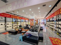 C12434阜康步行街天桥下150平旺铺出租