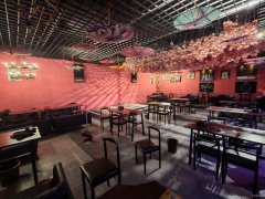 C12436阜康团结西路美食街130平酒吧转让