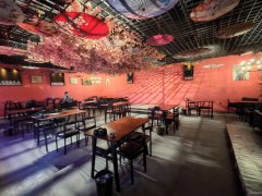 C12436阜康团结西路美食街130平酒吧转让