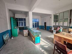 C12449呼图壁大丰镇卫生院对面300平旺铺出售