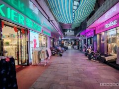 C12518呼图壁曙光商业广场85平内衣店转让