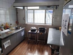 C12564呼图壁东风大街城镇派出所旁营业中快餐餐饮店转让