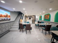 C12593天山区中湾街乐巴扎52平餐厅转让