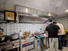 C12593天山区中湾街乐巴扎52平餐厅转让