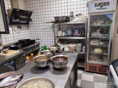 C12608粮校市场火爆小巴郎牛羊肉烧烤店转让