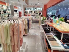 C12647亚中大型商超内饰品针织集合店转让