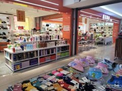 C12647亚中大型商超内饰品针织集合店转让