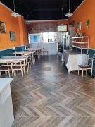 C12690昌吉市建国路街道青年南路九中对面一层餐饮旺铺转让