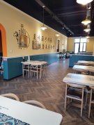 C12690昌吉市建国路街道青年南路九中对面一层餐饮旺铺转让