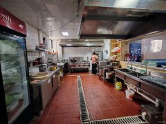 C12725粮校市场大门口134平餐厅转让