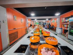 C12726粮校市场大门口150平转转火锅店转让