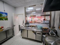 C12734亚中美食街66平小吃店转让