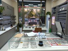 C12748位于昌吉市中山路中山商务广场内临街眼镜店转让