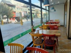 C12784位于阜康市步行街繁华地段餐饮店转让