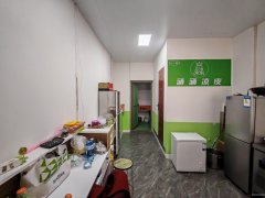 C12819新天润6期50平餐厅转让