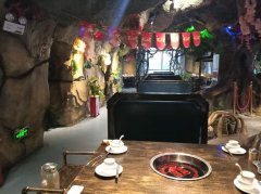 C12828位于昌吉市南公园西路经营中火锅店转让