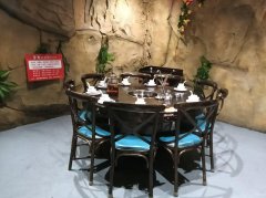 C12828位于昌吉市南公园西路经营中火锅店转让