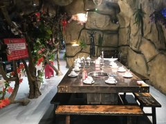 C12828位于昌吉市南公园西路经营中火锅店转让