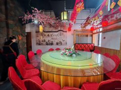 C12829呼图壁园林路迎宾馆楼下350平餐厅转让