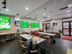 C12871阿勒泰水泵厂110平餐厅转让