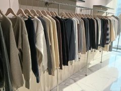 C12888位于昌吉市中山南路枫叶广场内女装店转让