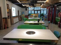 C12903位于阜康市公元六号西门临街餐饮旺铺转让