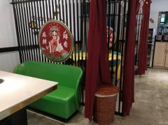 C12903位于阜康市公元六号西门临街餐饮旺铺转让