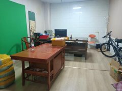 C12911位于五家渠市国际蓝湾小区西门临街门面出租房东直租