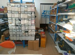 C12911位于五家渠市国际蓝湾小区西门临街门面出租房东直租