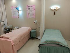 C12962位于昌吉市健康东路农校后门临街美容店转让