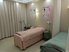 C12962位于昌吉市健康东路农校后门临街美容店转让