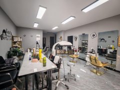 C12968美林花园北区72平美发店转让