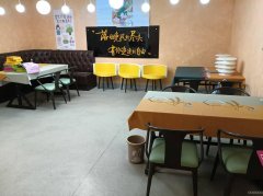 C13016位于吉木萨尔县二中对面经营中蛋糕甜品店转让