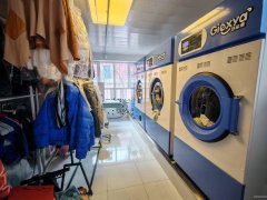 C13036阜康畅岁园对面50平干洗店转让