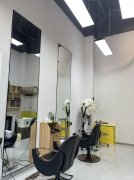 C13075喀什东路东方御景经营中理发店转让