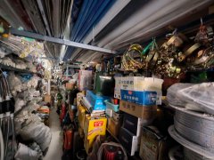 C13077阜康天池街一建楼下48平五金店转让