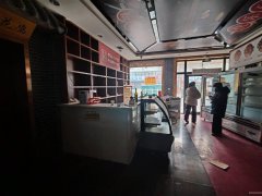 C13081阜康团结西路585平旺铺出租