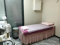 C12885位于昌吉市中山路枫叶广场内美业店低价急转