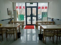 C13112位于呼图壁县四季花城临街餐饮店转让