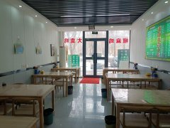 C13112位于呼图壁县四季花城临街餐饮店转让