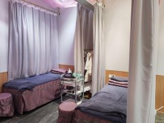 C13129开发区洞庭路香槟水岸大门口营业中美容养生馆转让