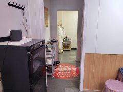 C13129开发区洞庭路香槟水岸大门口营业中美容养生馆转让