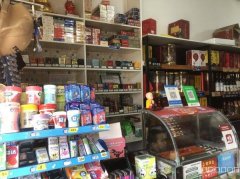 C13130店面转让 呼图壁县昌华路锦绣名居小区门口商店转让