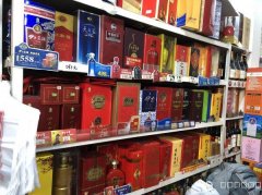 C13174店面转让  呼图壁县上二工路绿景苑小区门口超市转