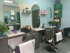 C13178位于昌吉市城建新村附近经营中美发店转让