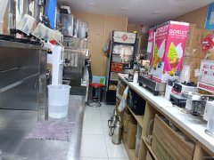 C13185位于昌吉市富友国际西门临街饮品店转让