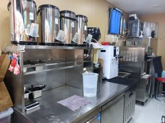 C13185位于昌吉市富友国际西门临街饮品店转让