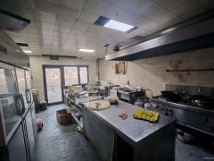C13186米东区柏杨河燕新国际美食街180平餐厅转让