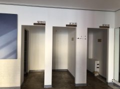 C13198呼图壁县园户村路粮城宾馆对面步行街左侧大门口旺铺